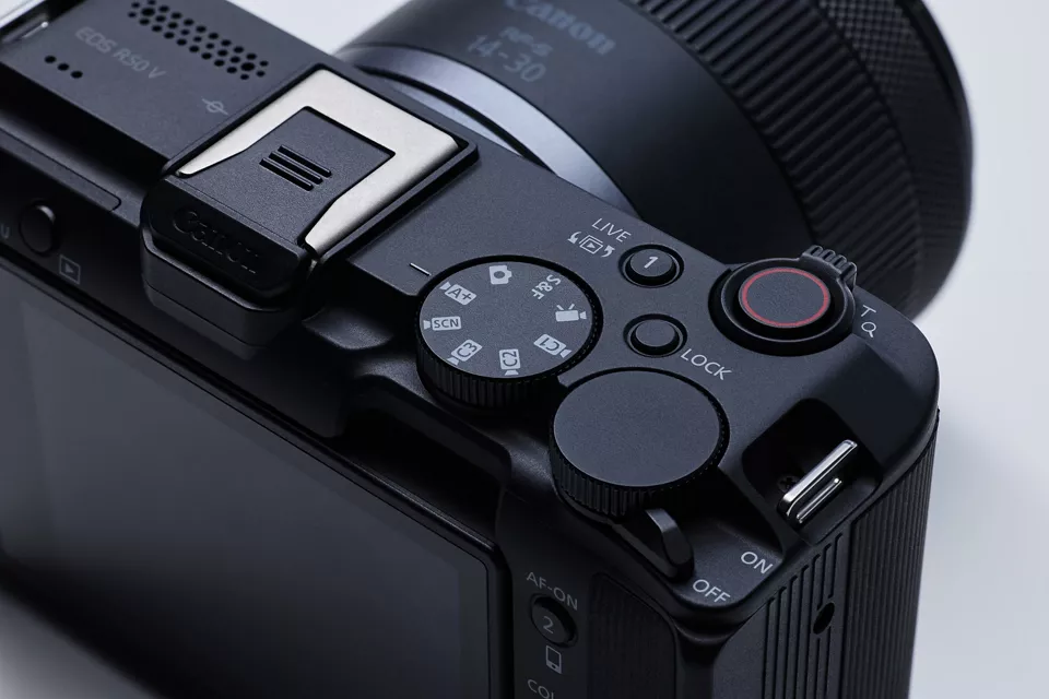 Canon EOS R50V features